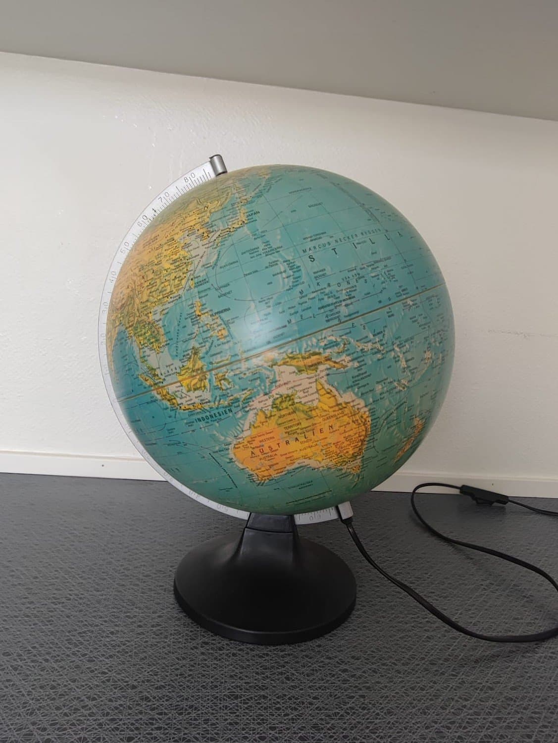 En klassisk globuslampa från Scanglobe.
