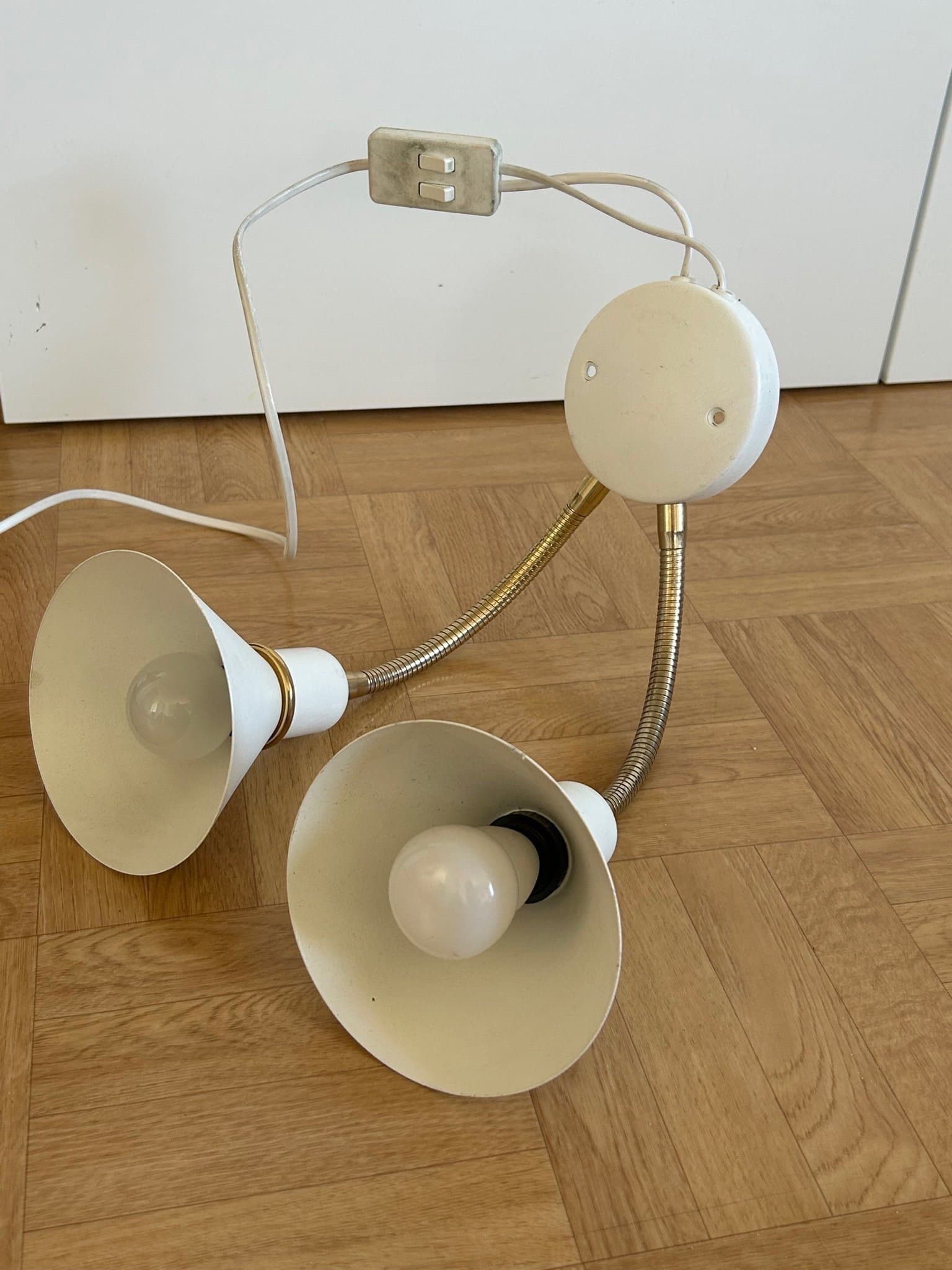 Retro Vägglampa med Dubbla Armar
