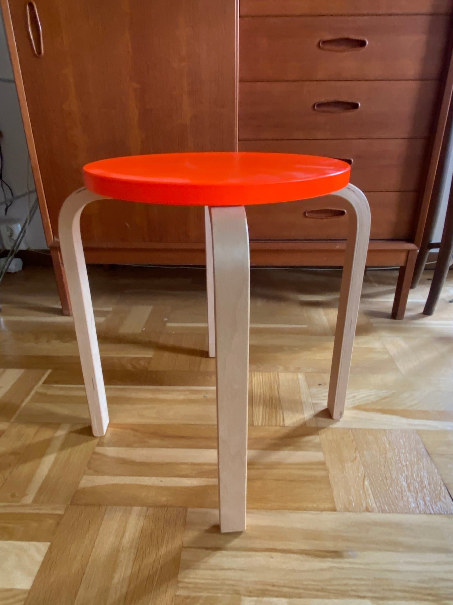 Pall IKEA Frosta / orange sits