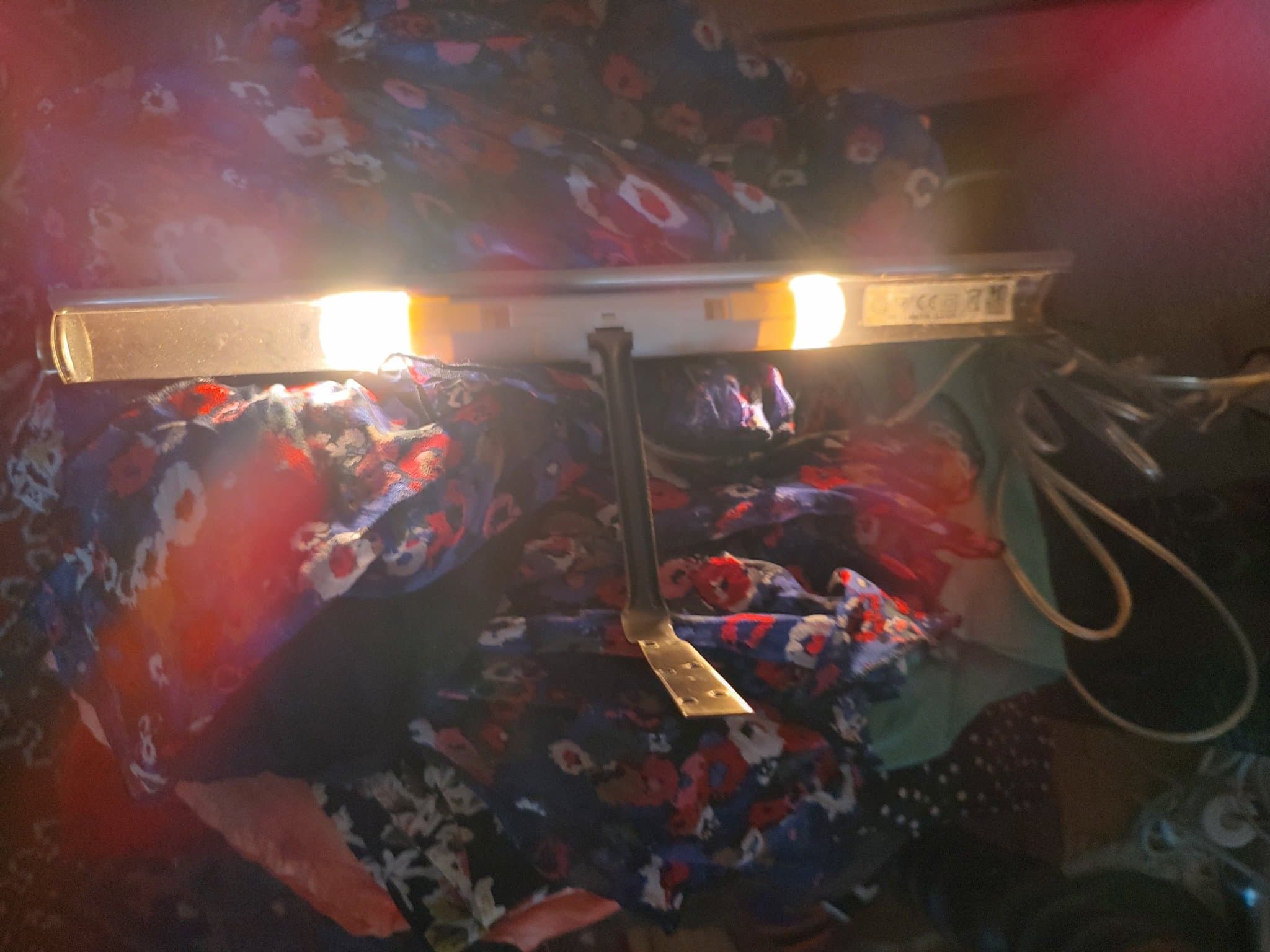 Vägglampa för tavelbelysning