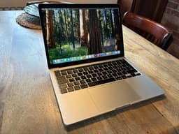 Apple MacBook Pro 13” Retina Touch Bar 2020