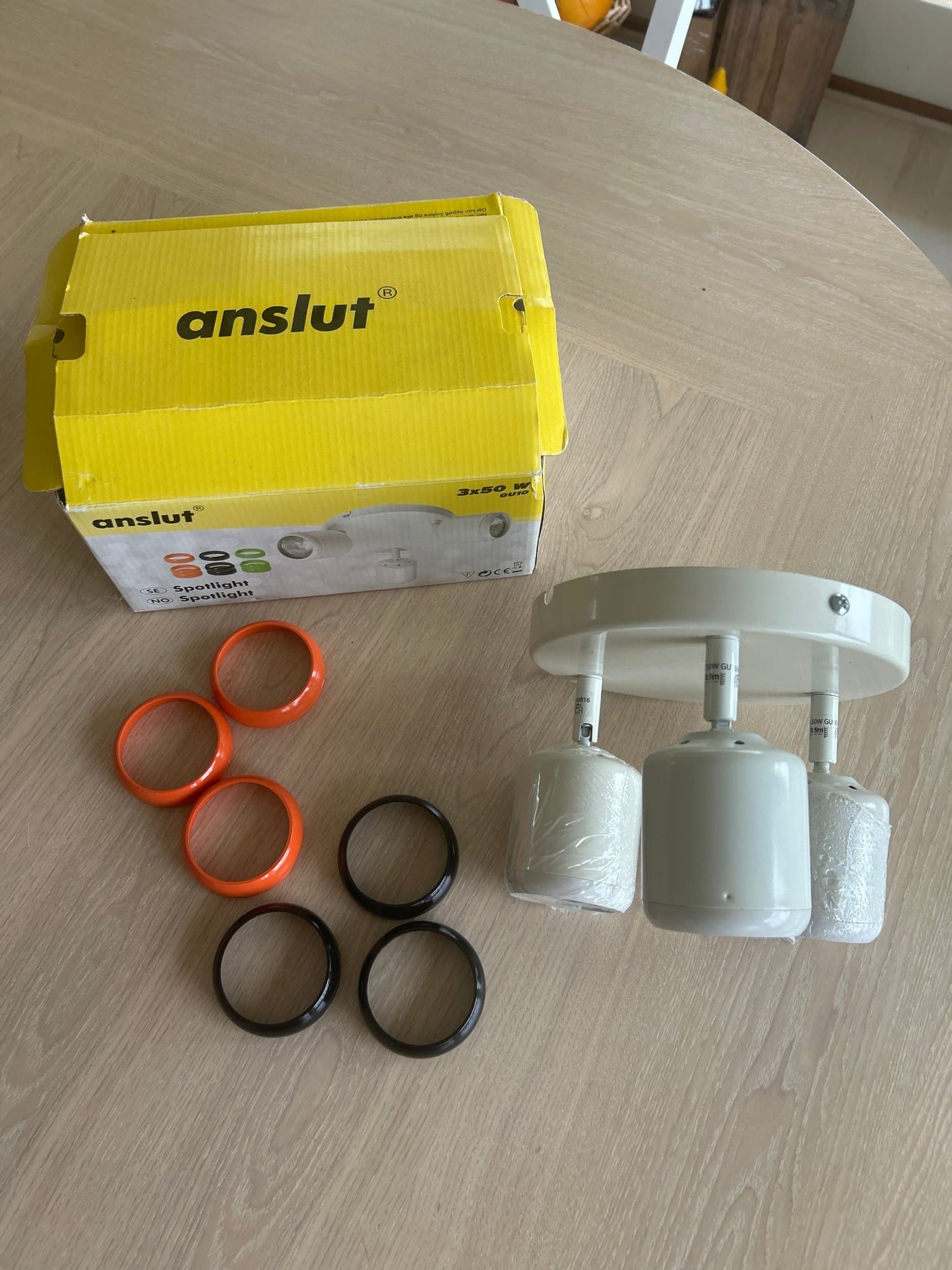 Anslut Spotlight 3 spottar lampor