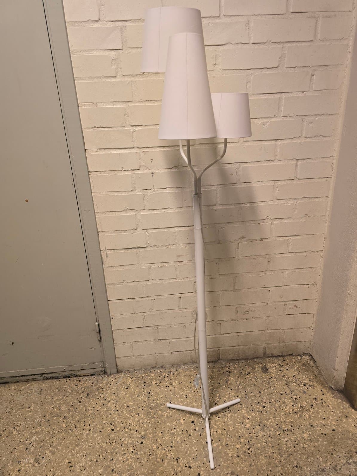 Golvlampa med tre lampor