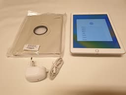 Apple iPad 5th Gen 128 GB Wi-Fi