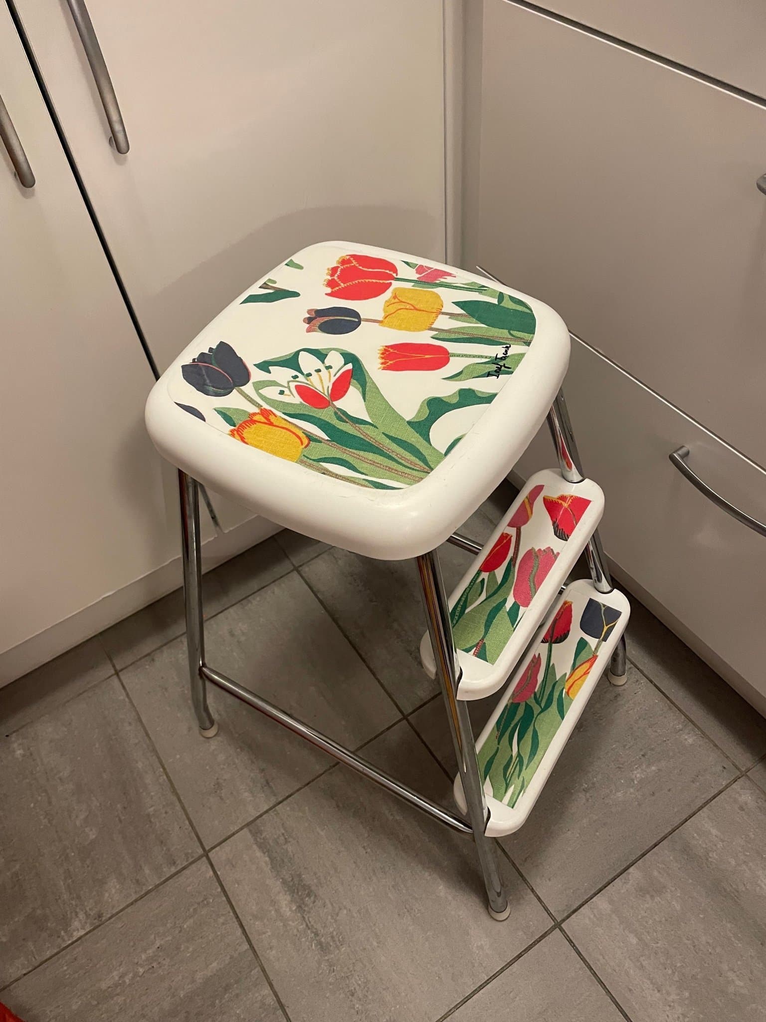 Pall med stegar motiv Josef Frank tulipan