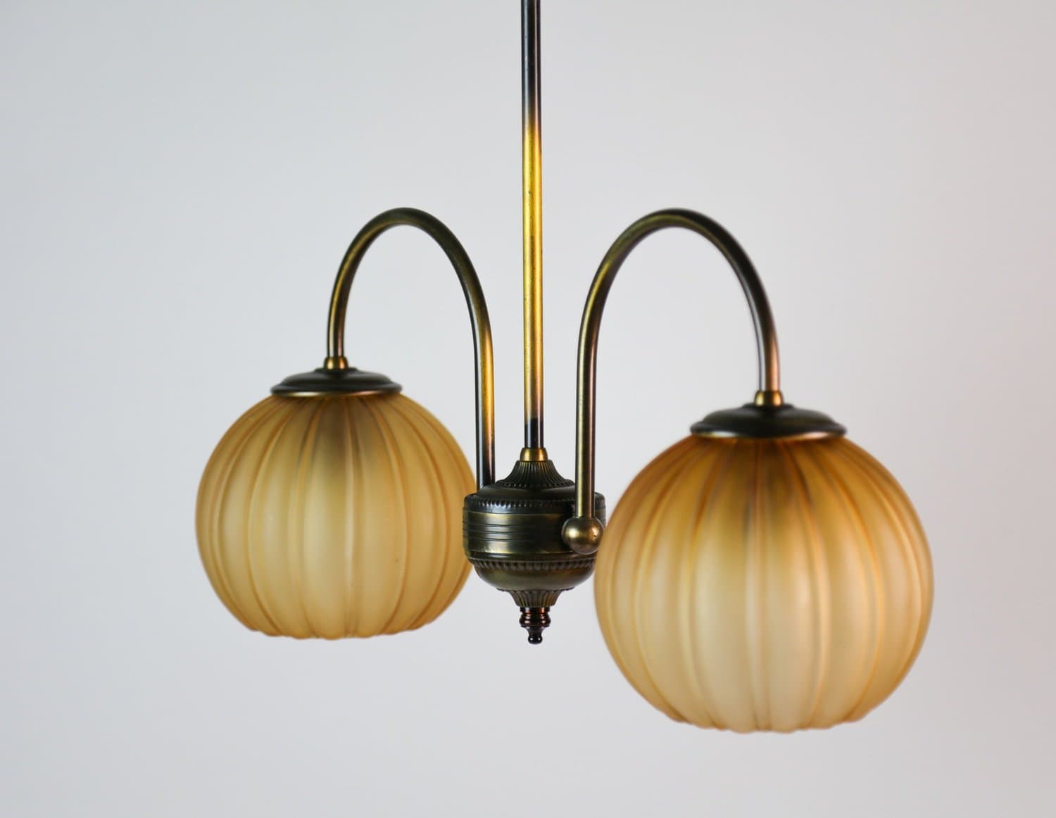 Elegant taklampa med 2 armar, designstil Art deco, Swedish Grace, glas metall