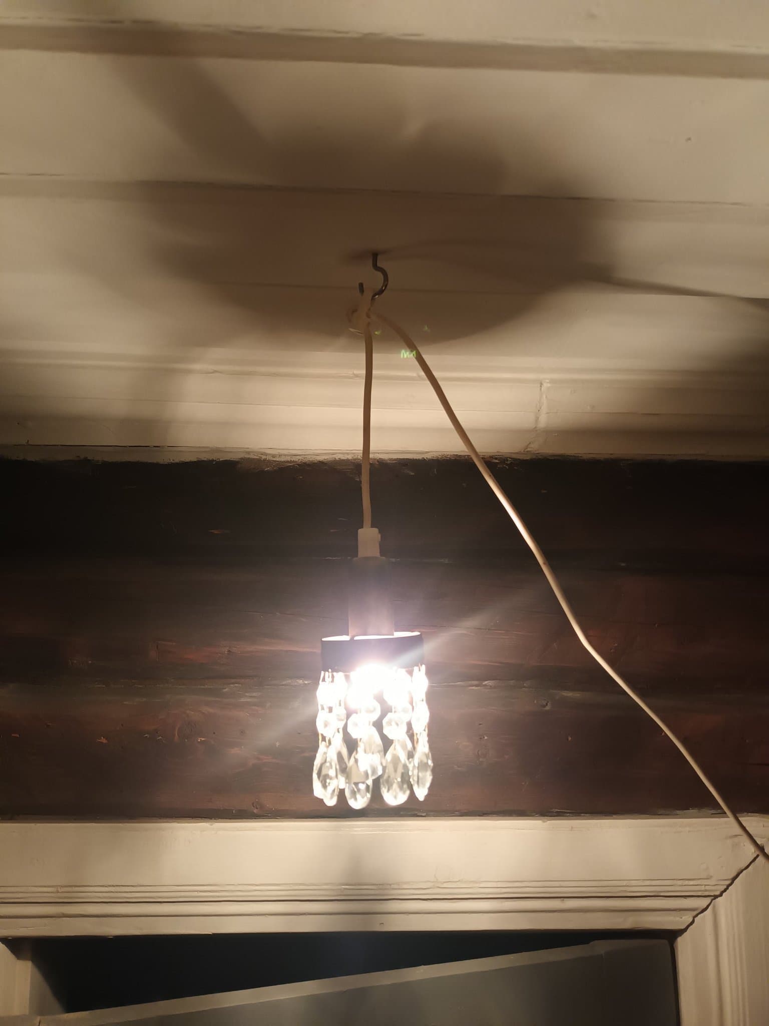 Fönsterlampa med kristaller