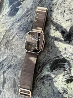 Apple Watch Ultra 2 - 49mm Titanium (GPS + Cellular)