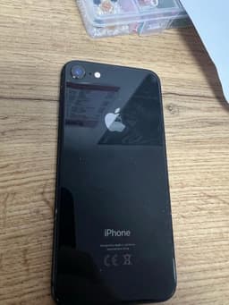 iPhone 8 64GB olåst