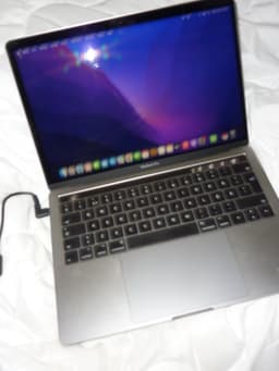 MacBook Pro 13" A1706 + laddare