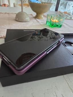 Samsung Galaxy Z Fold 5 256Gb med allt. Kvitto / Skydd / Låda / Tillbehör.