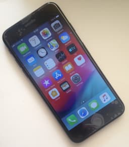 Olåst iPhone7- Svart 32Gb fungerar till alla mobiloperatörer begagnad-Modl A1778