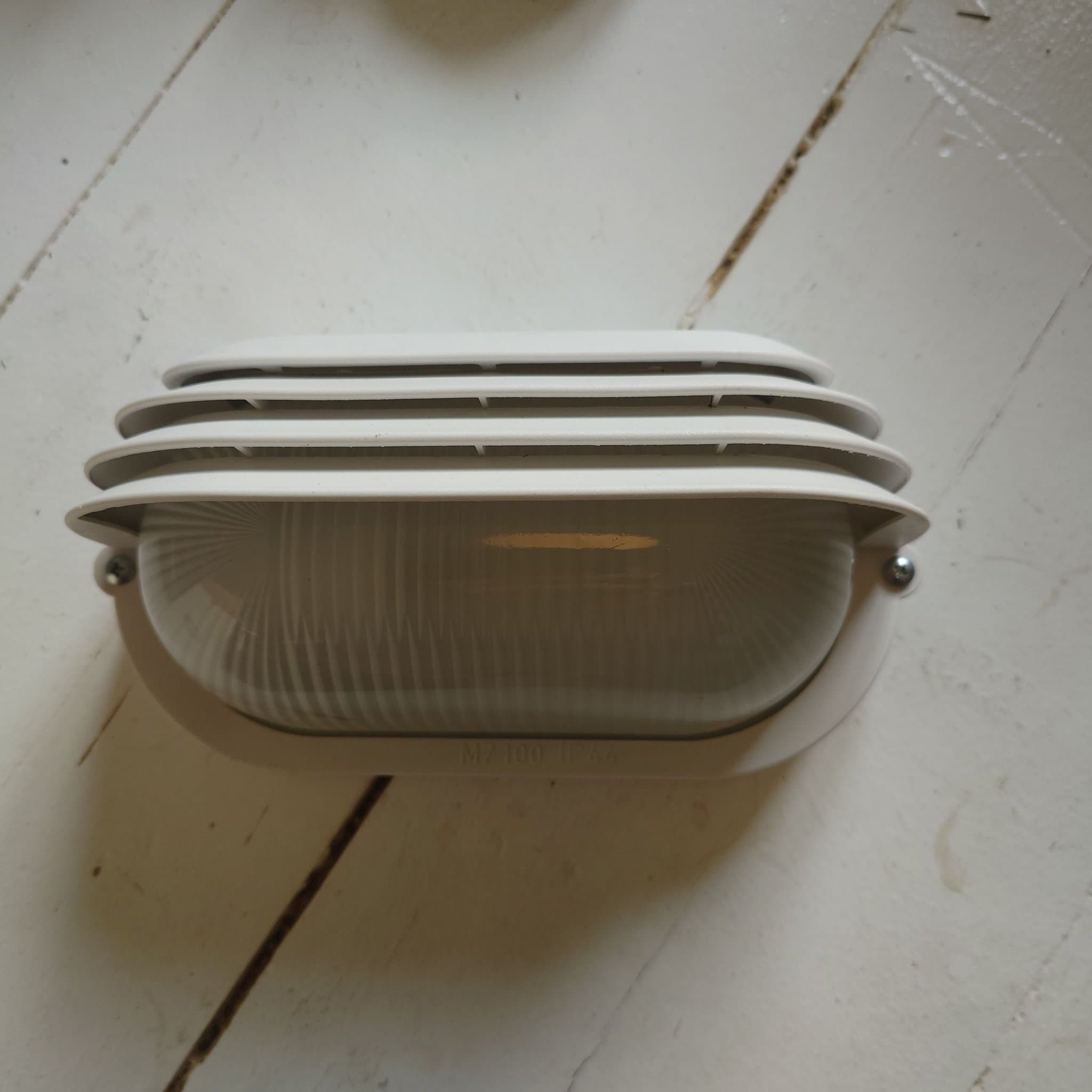 Vägglampa utomhusarmatur