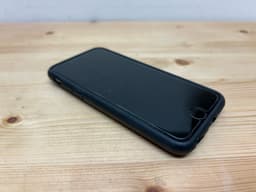 iPhone 6 (A1586) – gott skick + Quad Lock-skal & 9H glas