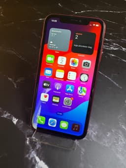 Julklappstips! iPhone 11 röd toppskick - nytt batteri, ny skärm
