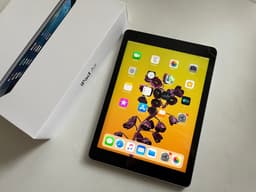 iPad Air Wi-Fi + Cellular 16GB Space Gray