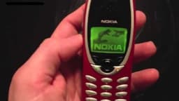 Nokia 8210 Red mobiltelefon laddare ingår