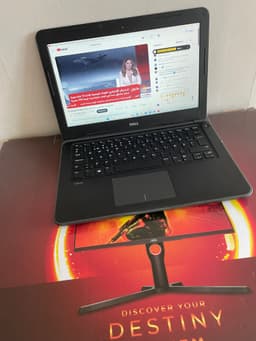 Dell Core i3, 4 GB Ram , 1TB HD,Windows 10 pro, allt funkar,13.3 tum, laddare