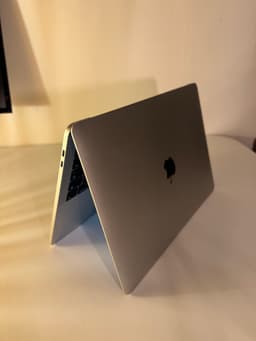 MacBook Pro 13" (2018, 4 Thunderbolt-portar)