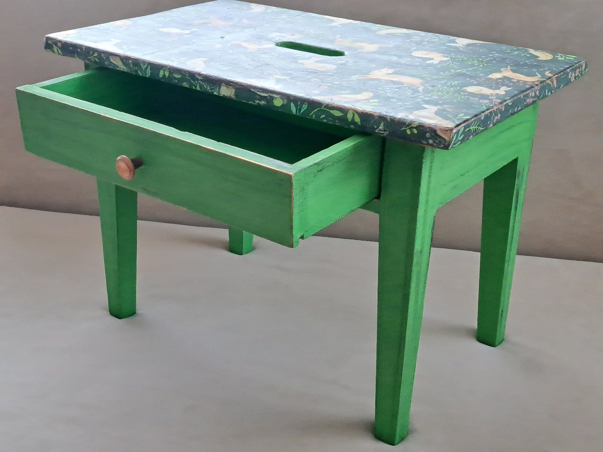 Träpall med låda ny målat