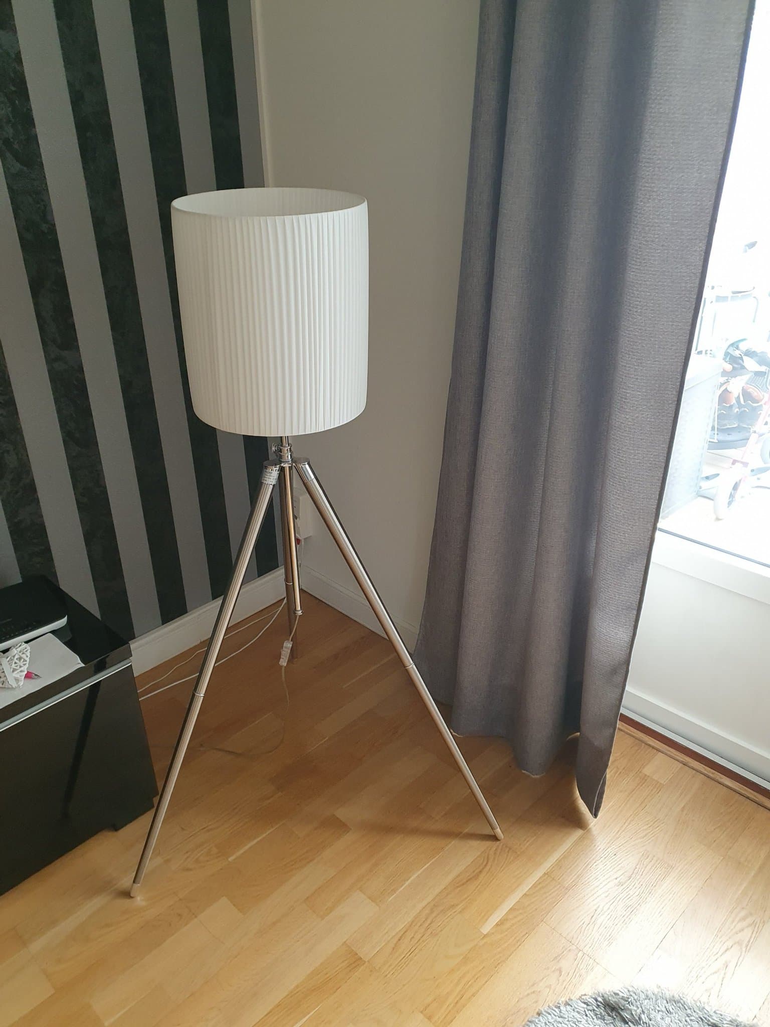 Golvlampa med stativ