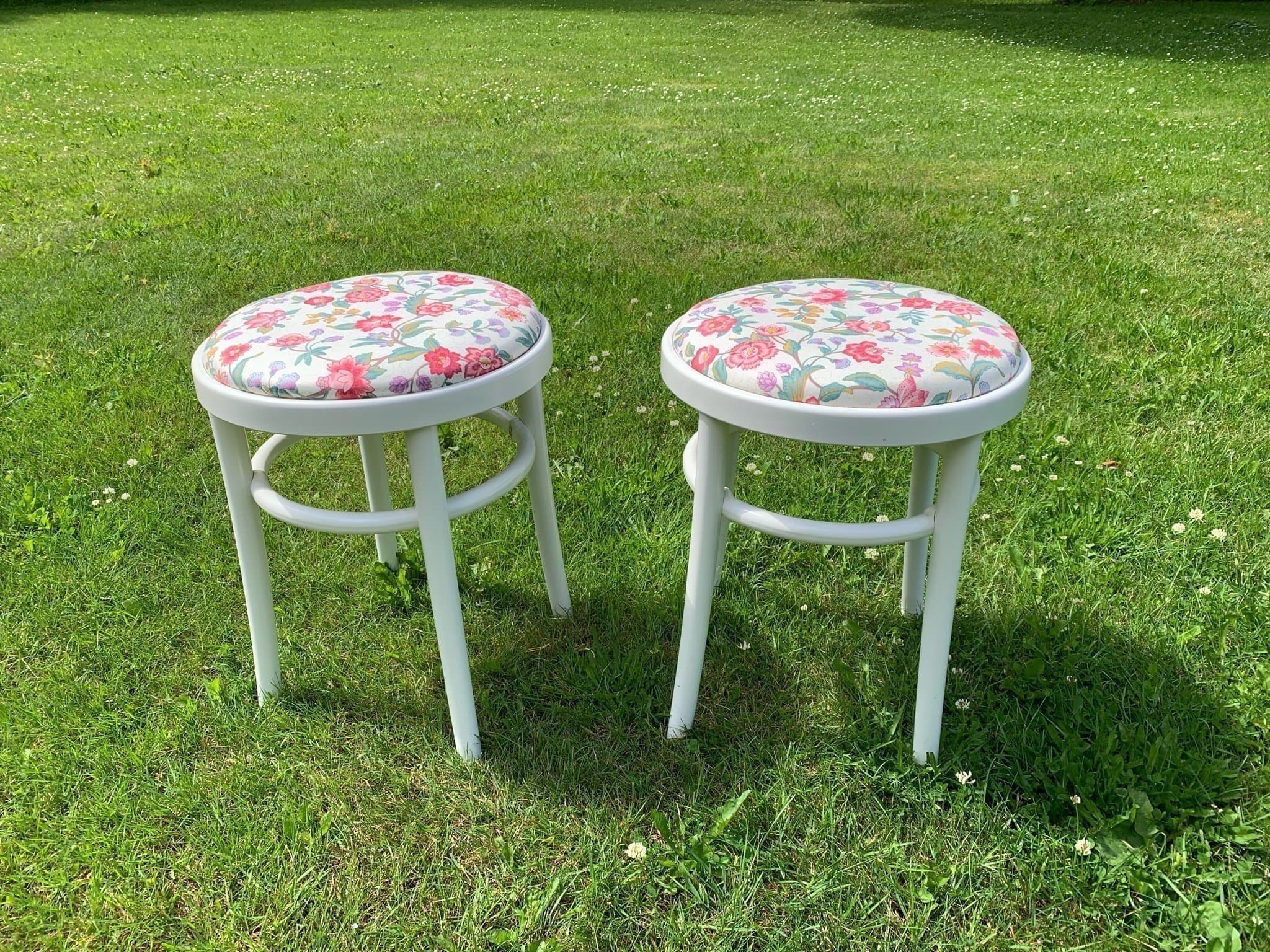 IKEA Pall med Blommigt Tyg