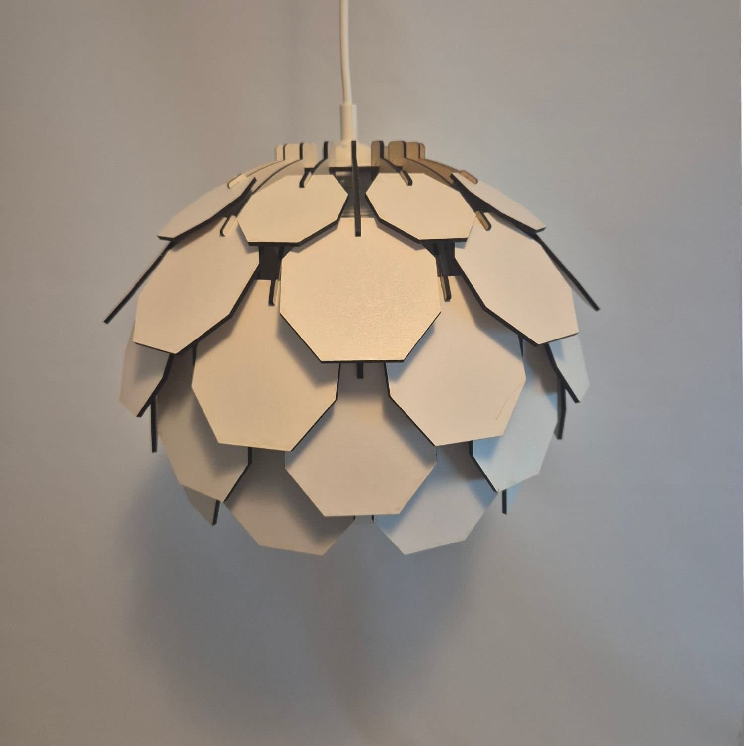 Modern Taklampa i Trä - Unik Design