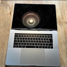 Apple MacBook Pro 15” Retina Touch Bar 2016