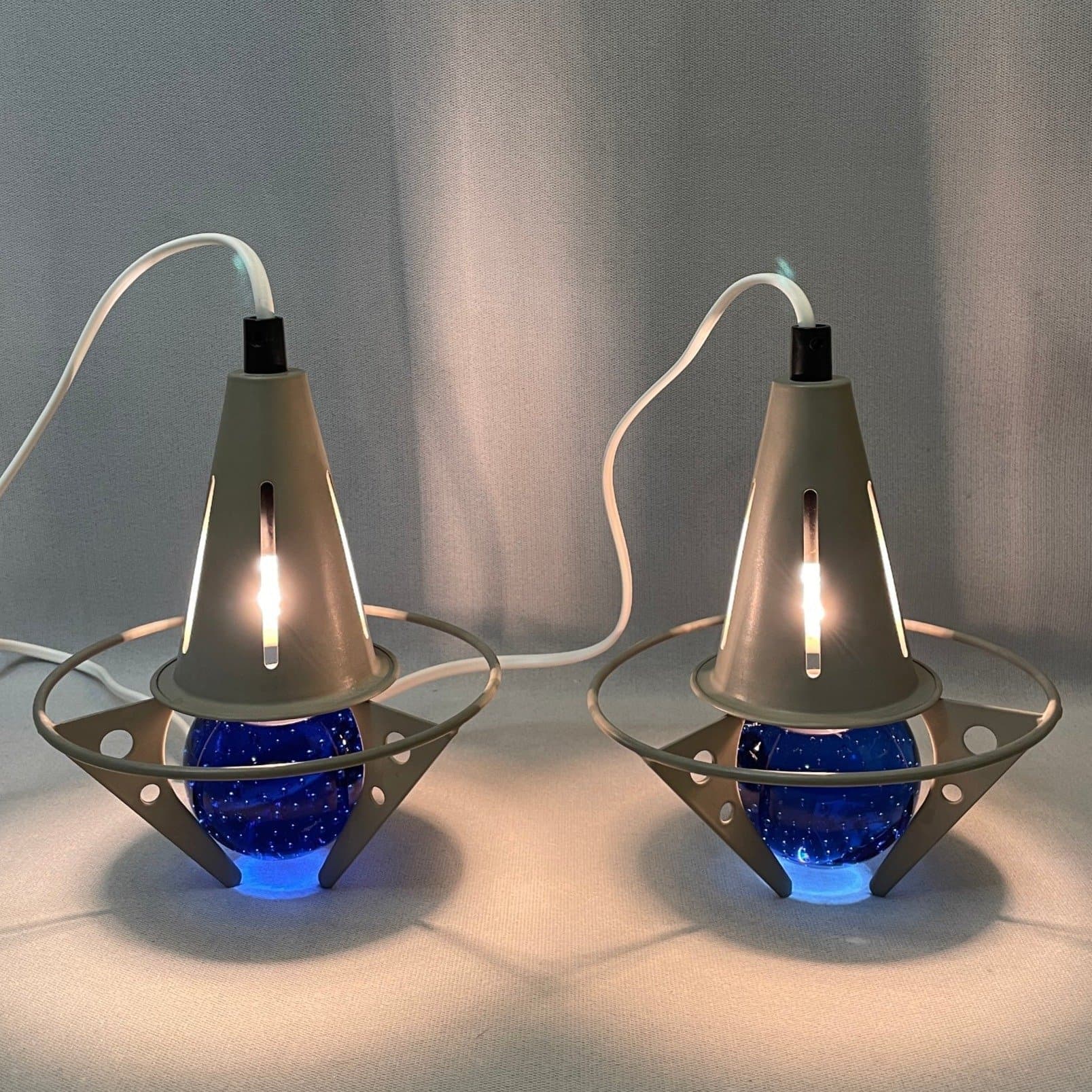 Ett par retro fönsterlampor,"Raketen Apollo", IKEA