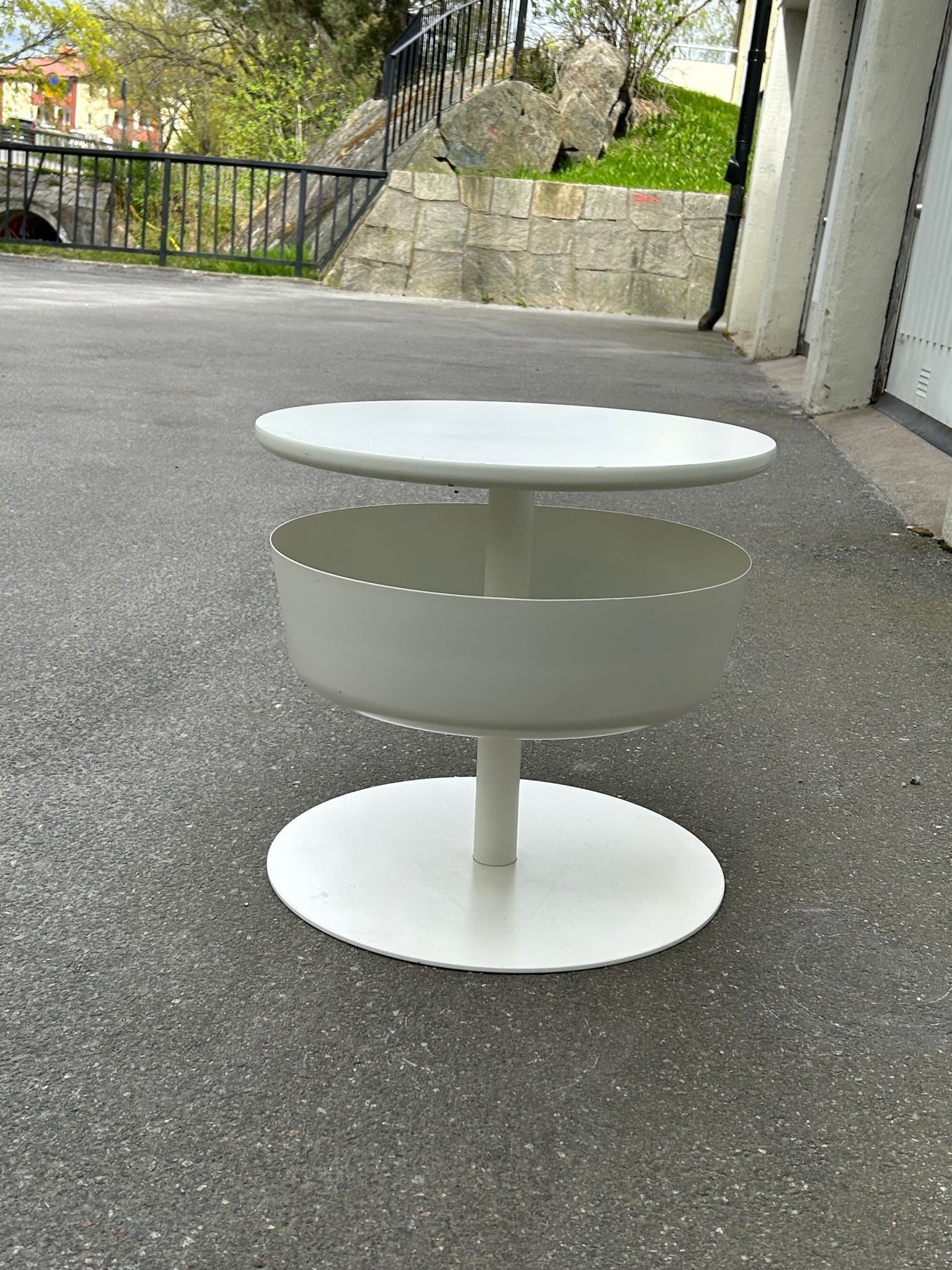 LIERSKOGEN Bord / sängbord/ sidobord från IKEA