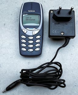 Nokia 3310 i utomordentligt bra skick + nytt batteri + ny laddare.