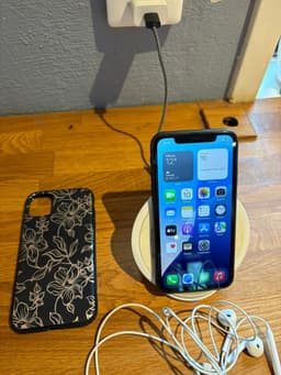 iPhone 11 med tillbehör (felfri)