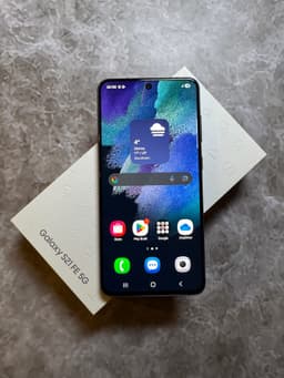 Samsung Galaxy S21 FE svart