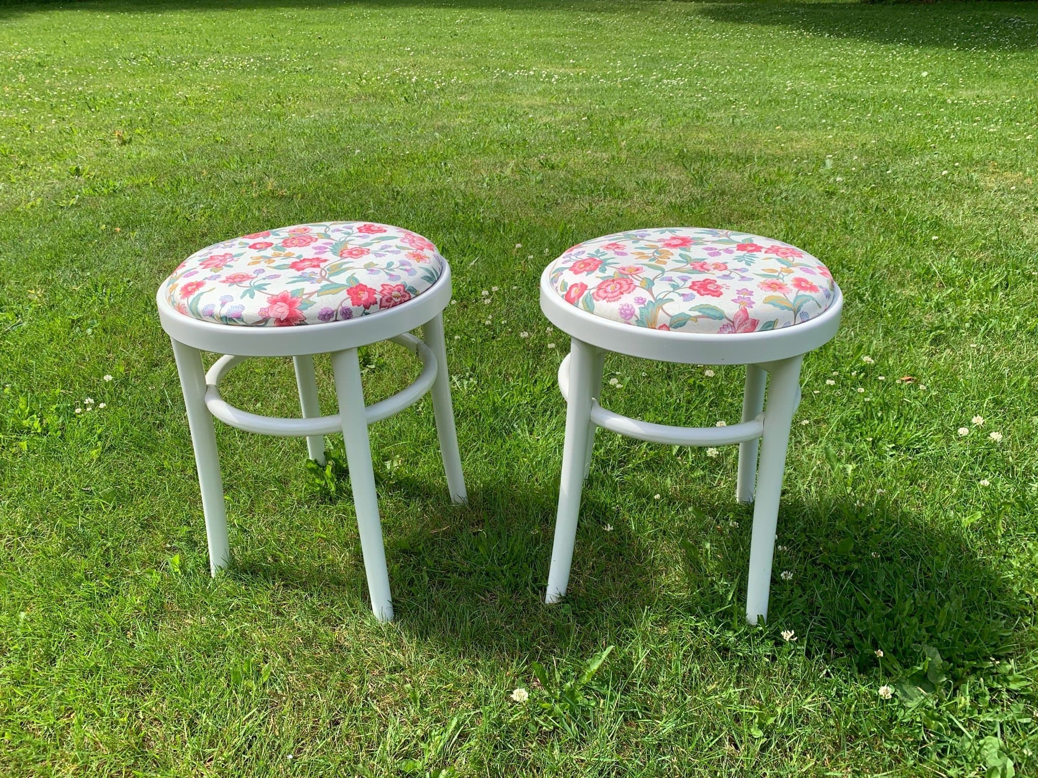 IKEA Pall med Blommigt Tyg