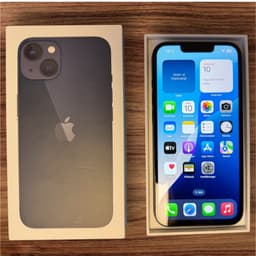 iPhone 13, 100% batterihälsa med tillbehör