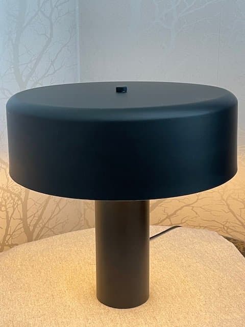 Bordslampa i Svart Ny