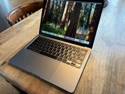 Apple MacBook Air 13” Retina M1