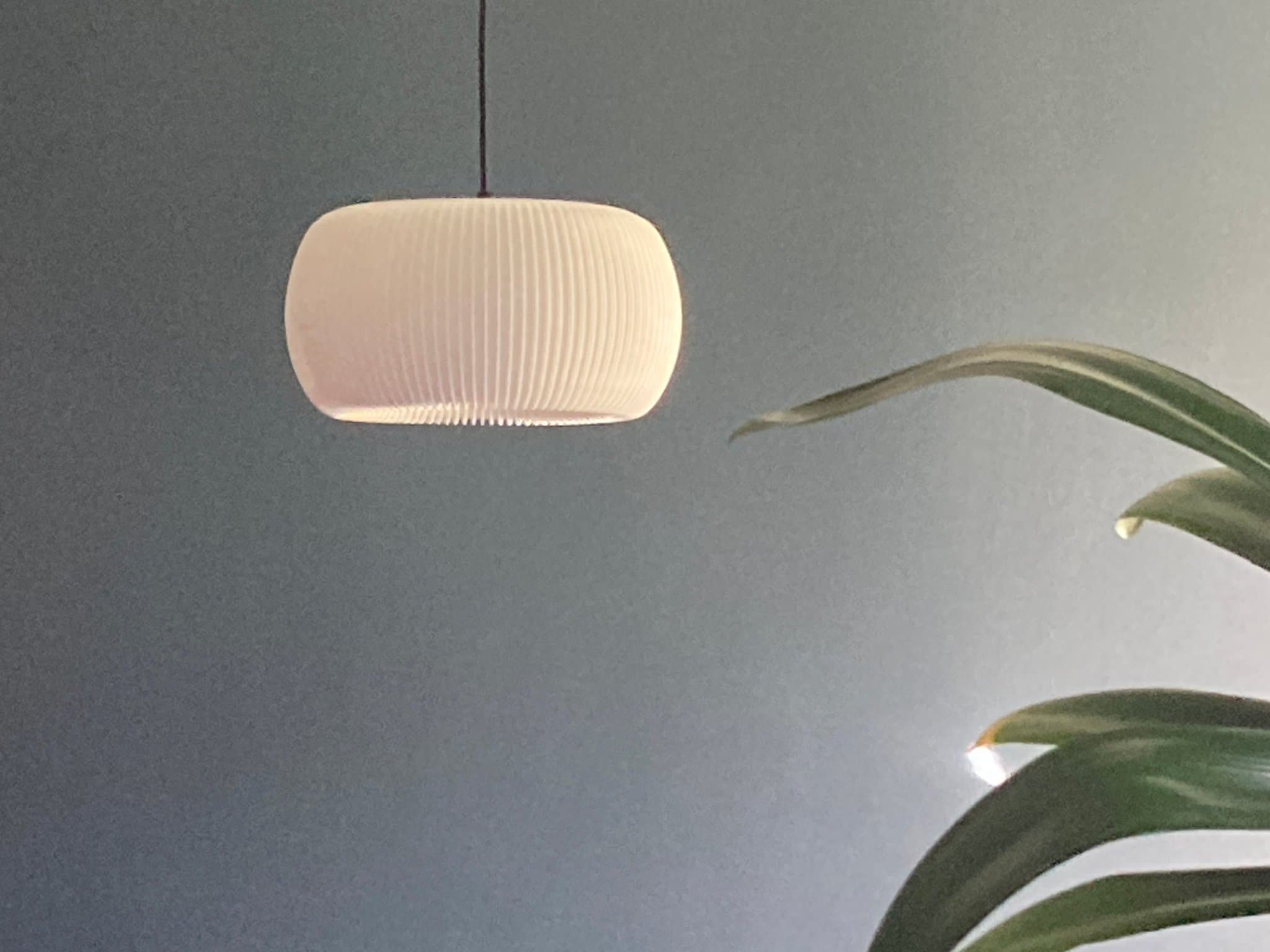 Minimalistisk taklampa
