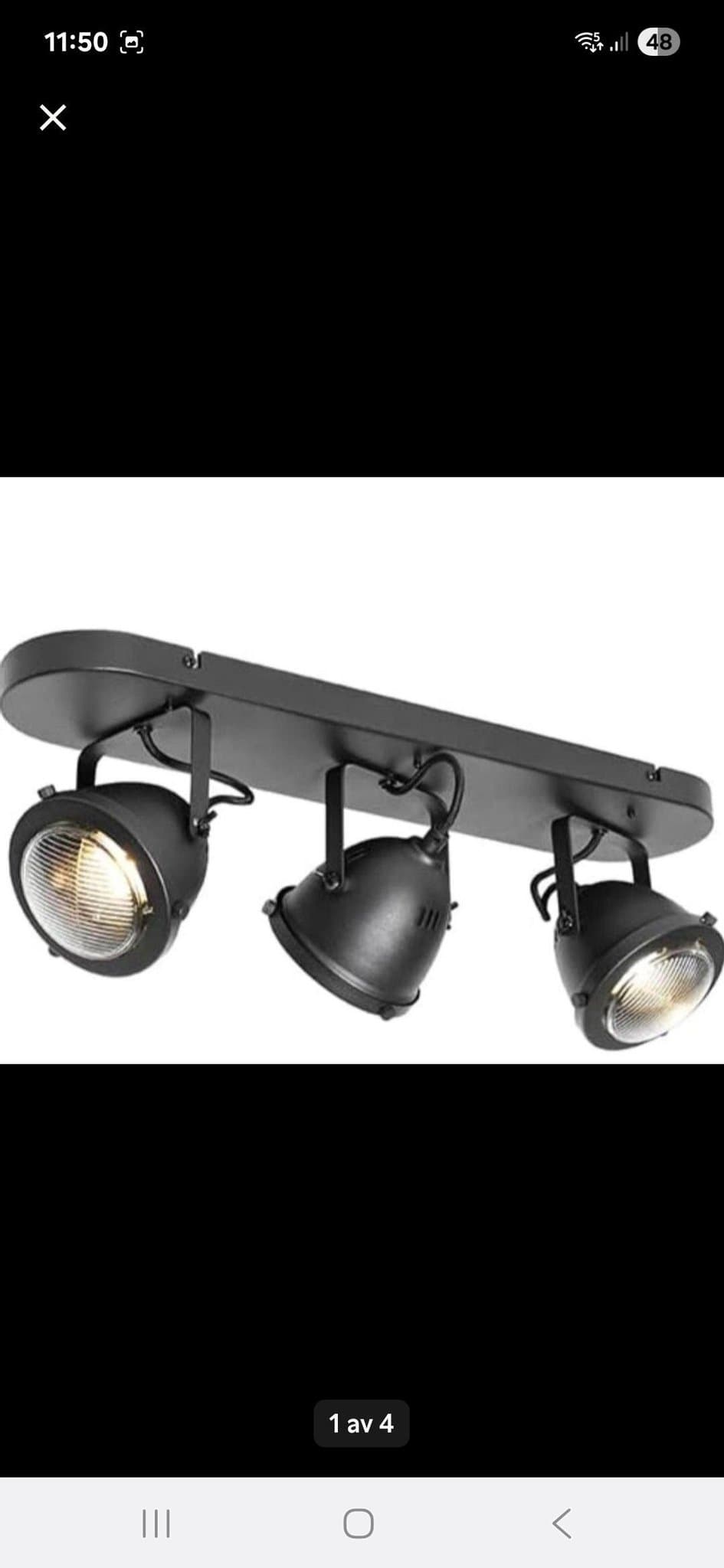 Taklampa med tre spotlights