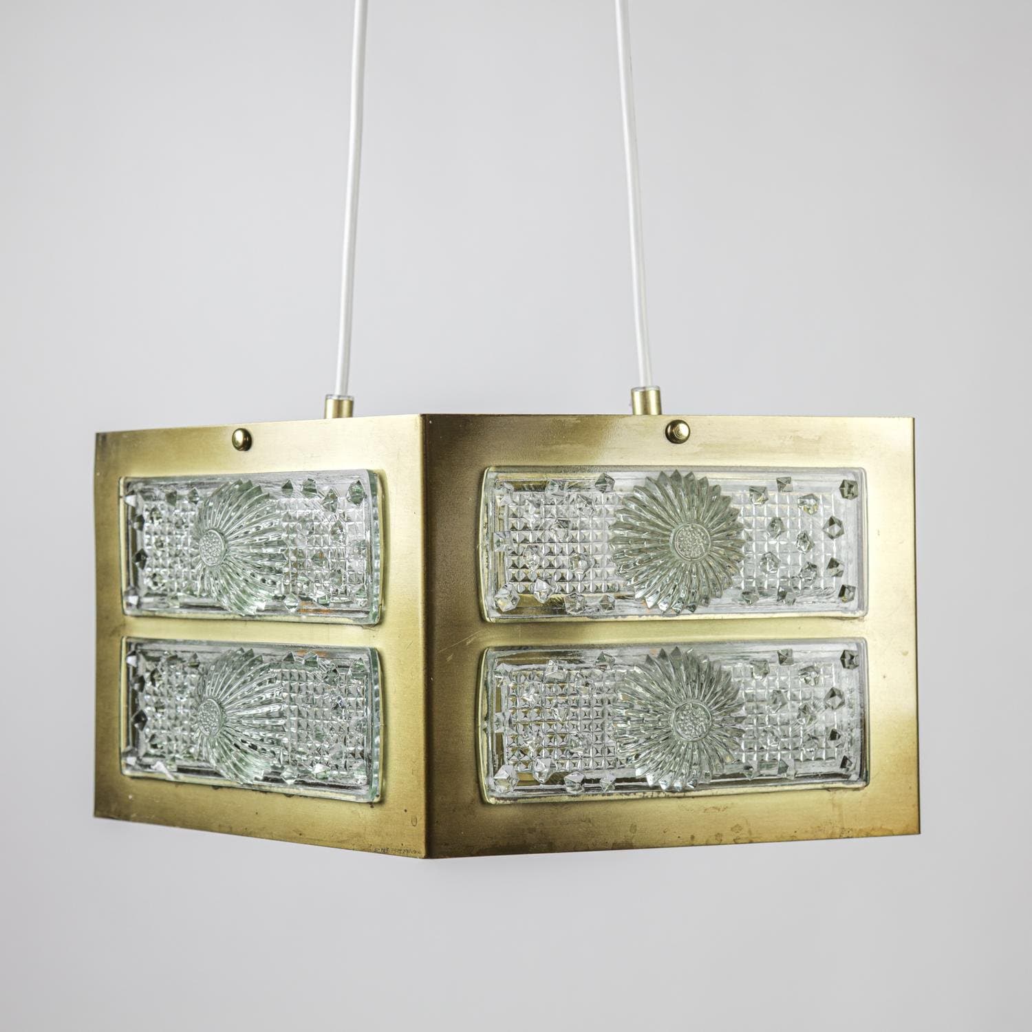 Midcentury modern, taklampa, glas och mässing. Falkenbergs belysning