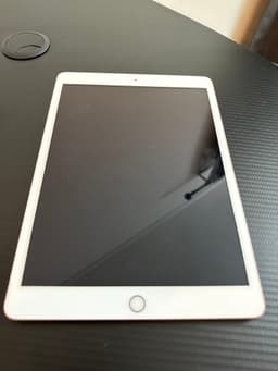 iPad med Apple Pencil och tangentbord med touchpad