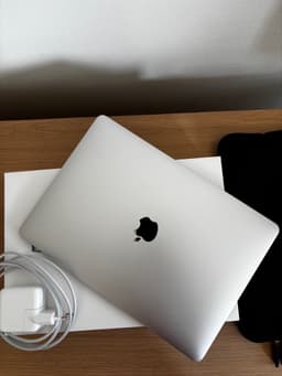 MacBook Air 13” M1 ( 8GB, 256GB SSD) - Sequoia, nyskick, endast 64 cykler!