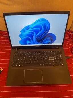 ASUS VivoBook 14 Ryzen 5-4500U with Radeon graphics