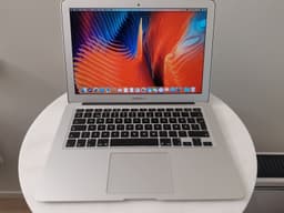 Macbook Air 13 " 2017 i5/ 8Gb/ 250GB SSD i gott skick.