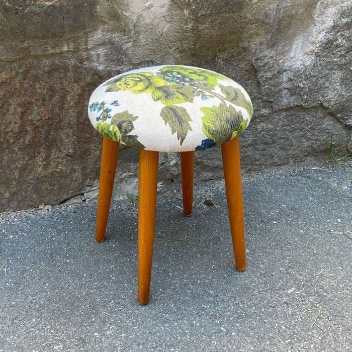 Rund, äldre pall - Teak och tyg