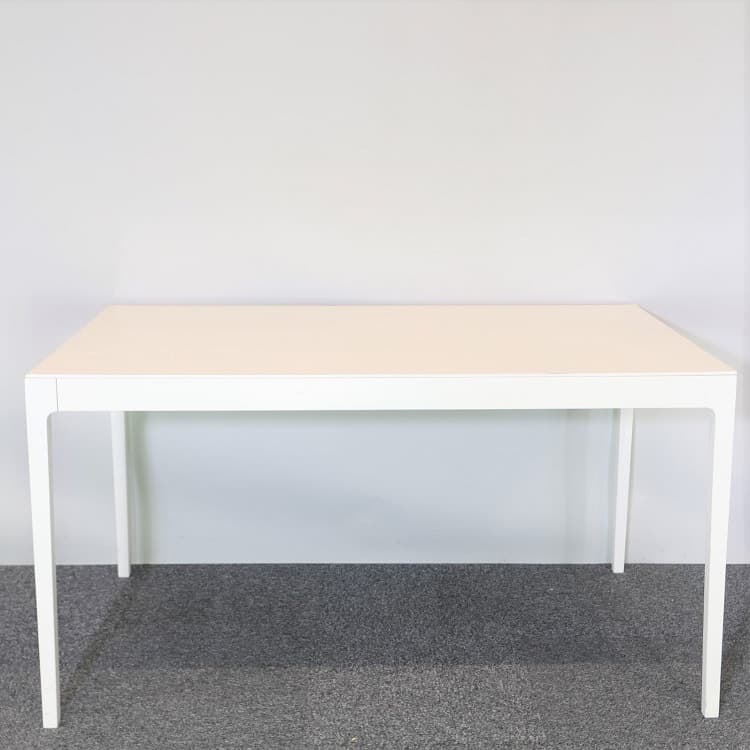 Vitt matbord