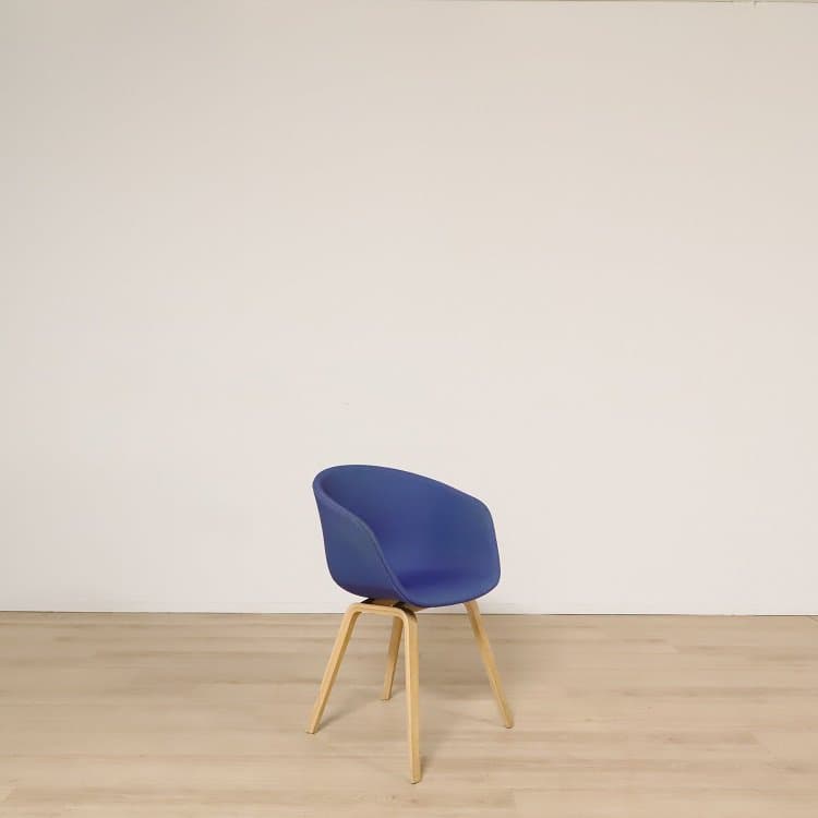About a Chair 23 - Mörkblå