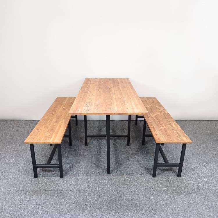 Matgrupp med bänkar  - Bord