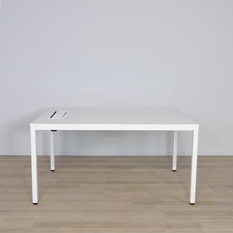 Vitt Mötesbord  - Skick 4