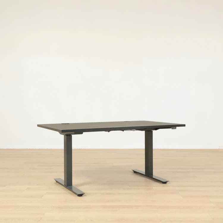 Elektriskt höj- och sänkbart  skrivbord  - 140x80 cm Skick 3/5